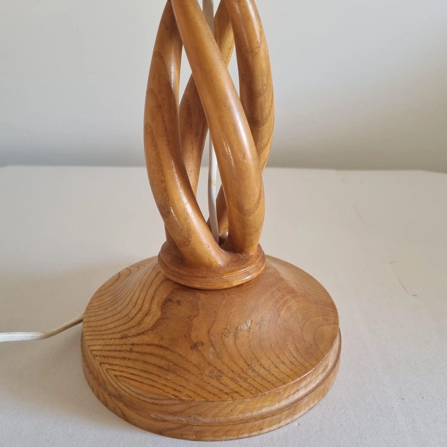 Mid-Century Modern Oak Table Lamp – Handmade Twisted Base, White Shade, 1960s, Authentic vintage, Timeless Charm