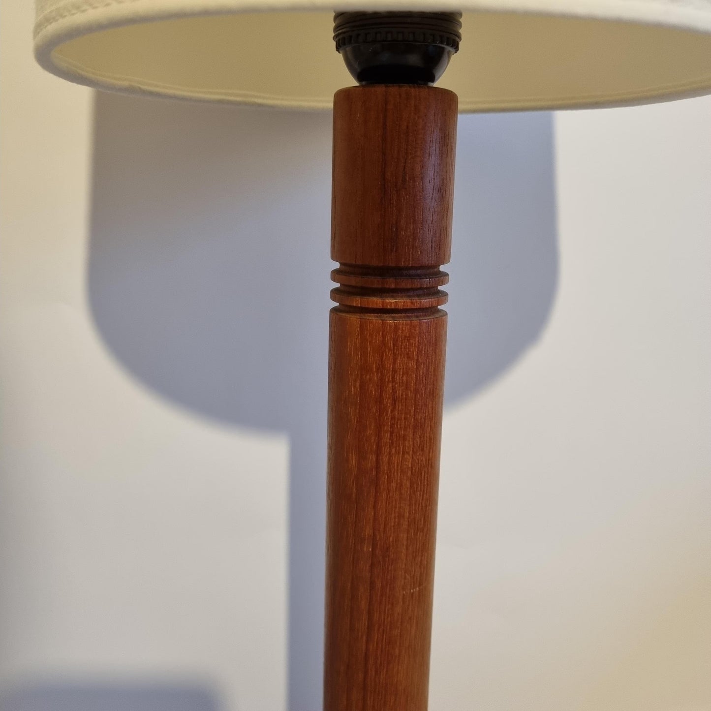 Vintage 1960s Teak Table Lamp with Original Shade – Mid-Century Scandinavian Minimalism, timeless charm authentic vintage piece