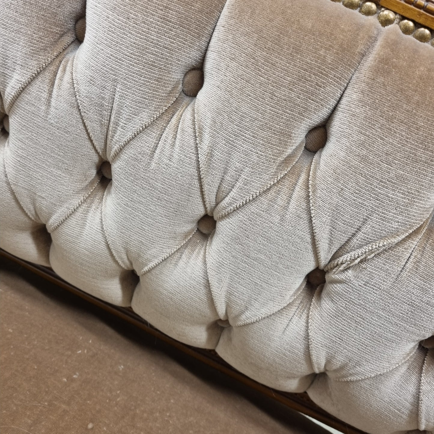 Vintage Elegant European Gustavian Style Living Room Set – Sofa, Armchairs & Table , Louis XVI stil with timeless charm and authentic vintage fabric detail