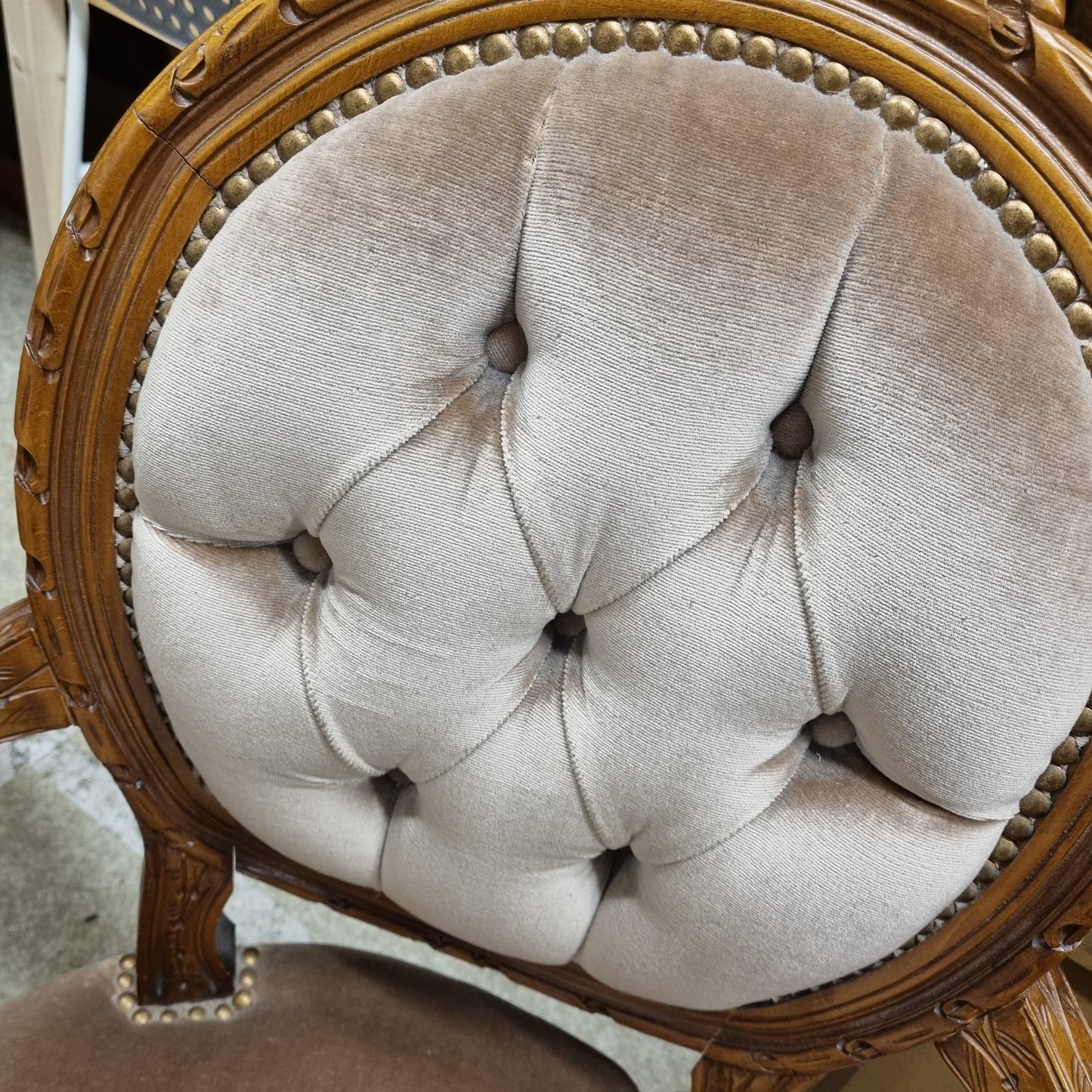 Vintage Elegant European Gustavian Style Living Room Set – Sofa, Armchairs & Table , Louis XVI stil with timeless charm, authentic vintage piece