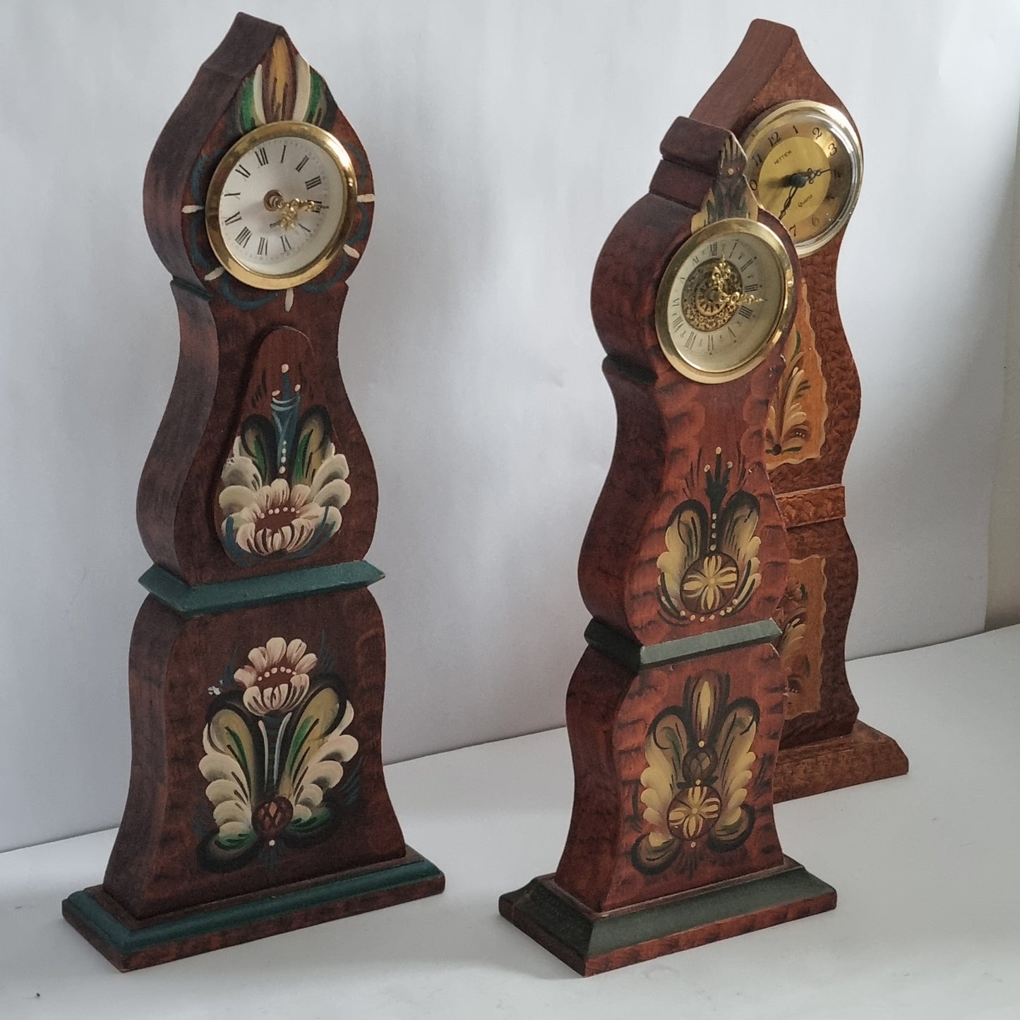 Vintage Swedish Mora Wooden Table Clock – Hand-Painted Folk Art with authentic vintage Scandinavian charm and timeless artistry.