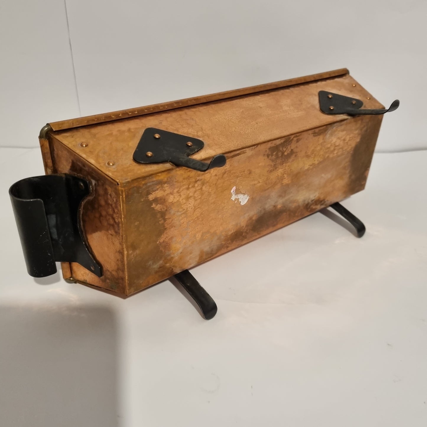 Vintage Hammered Copper Advent Candle Tray – 4 Pillar Candles, Iron Legs & Handles with timeless charm and authentic vintage appeal