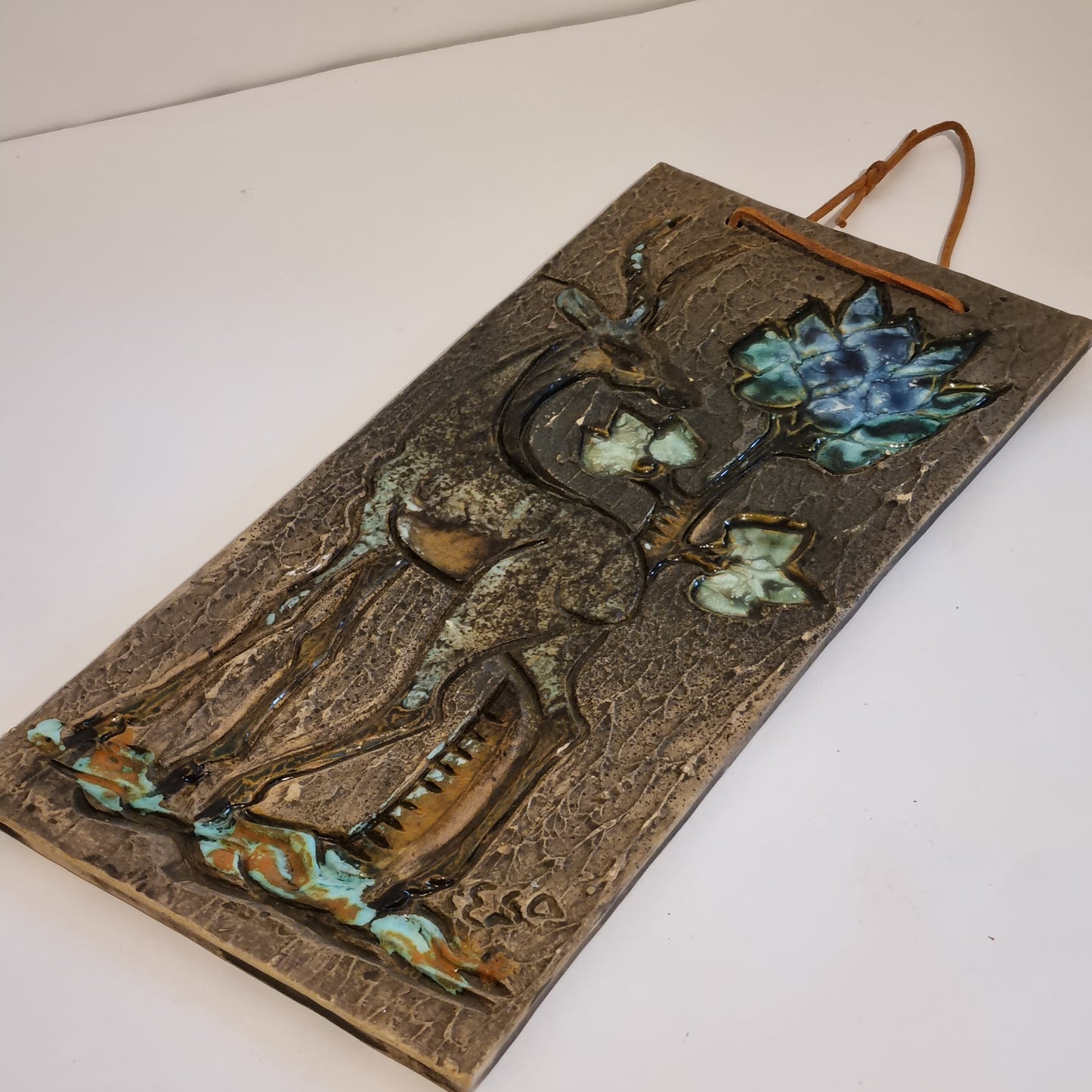 Tilgmans Keramik Stoneware Wall Plaque – Deer Sgraffito, Sweden 1960s, authentic vintage mid-century charm.