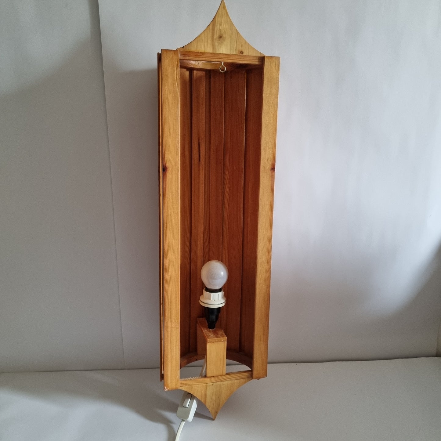 Pine Wall Sconce Slatted Wood Wall Lamp – Scandinavian 1960s with authentic vintage charm, timeless and unique design.