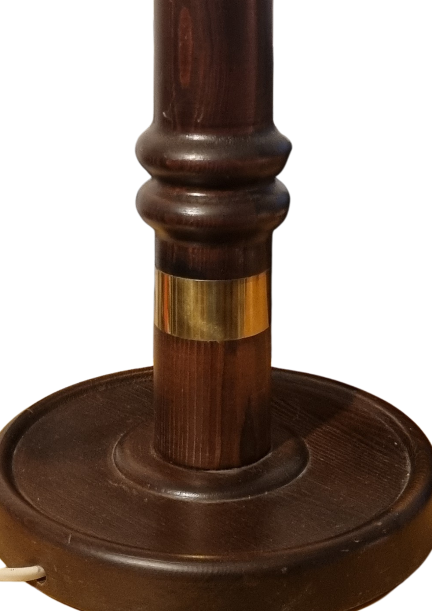 Close-up of Vintage Scandinavian Table Lamp – 45 cm Teak Wooden Lamp with Brass Details showing teak wood and brass band, vintage charm.
