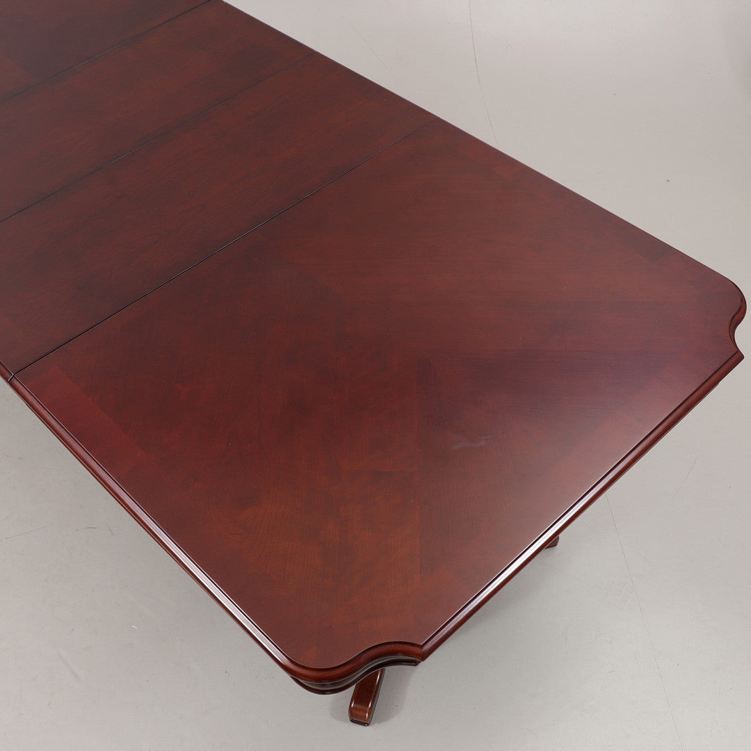 Authentic Large Extendable Mahogany Queen Anne Style Dining Table with timeless charm in vintage antique furniture design