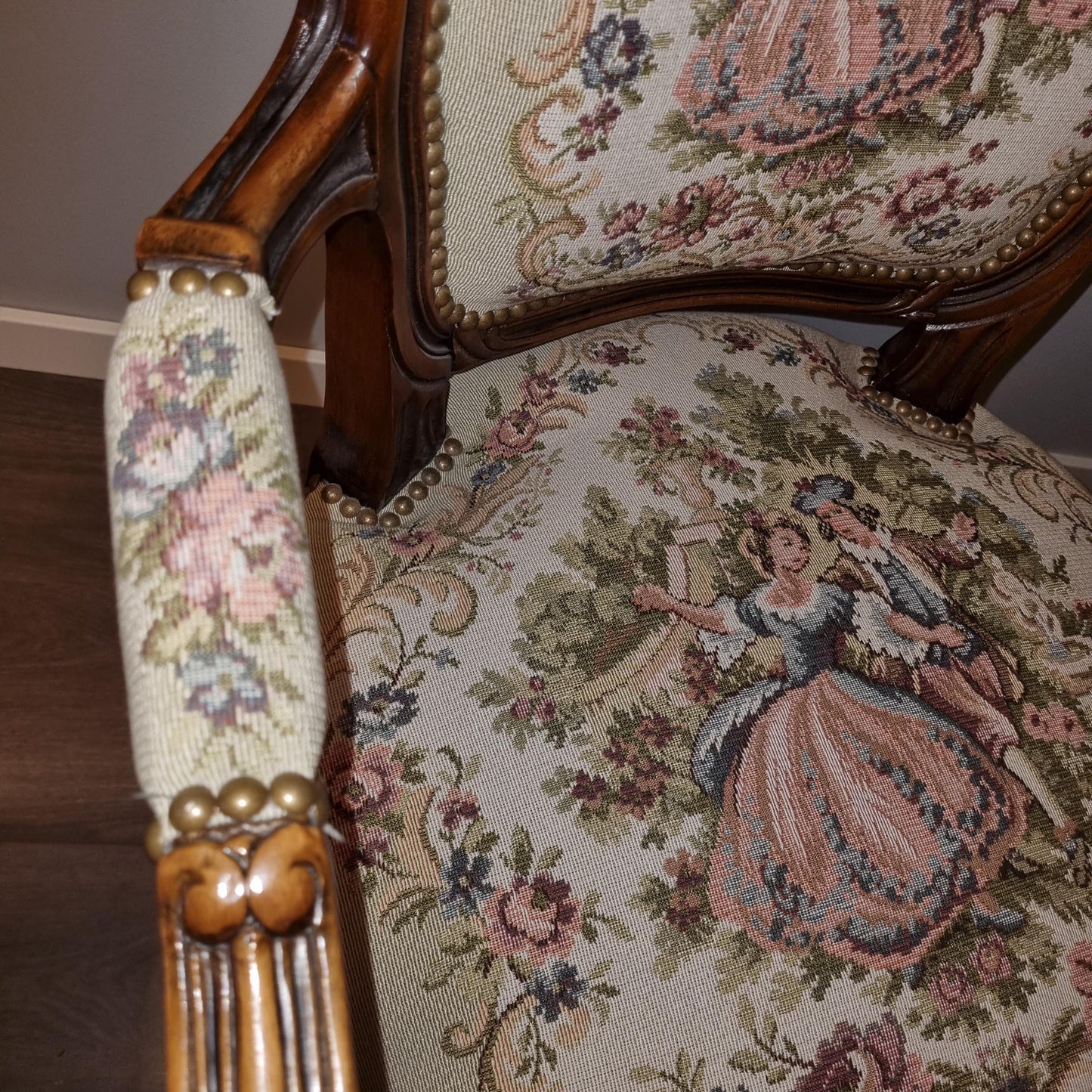 Louis XV–Style Dining Set | Extendable table with 4 Needlepoint Armchairs -Rococo dining set