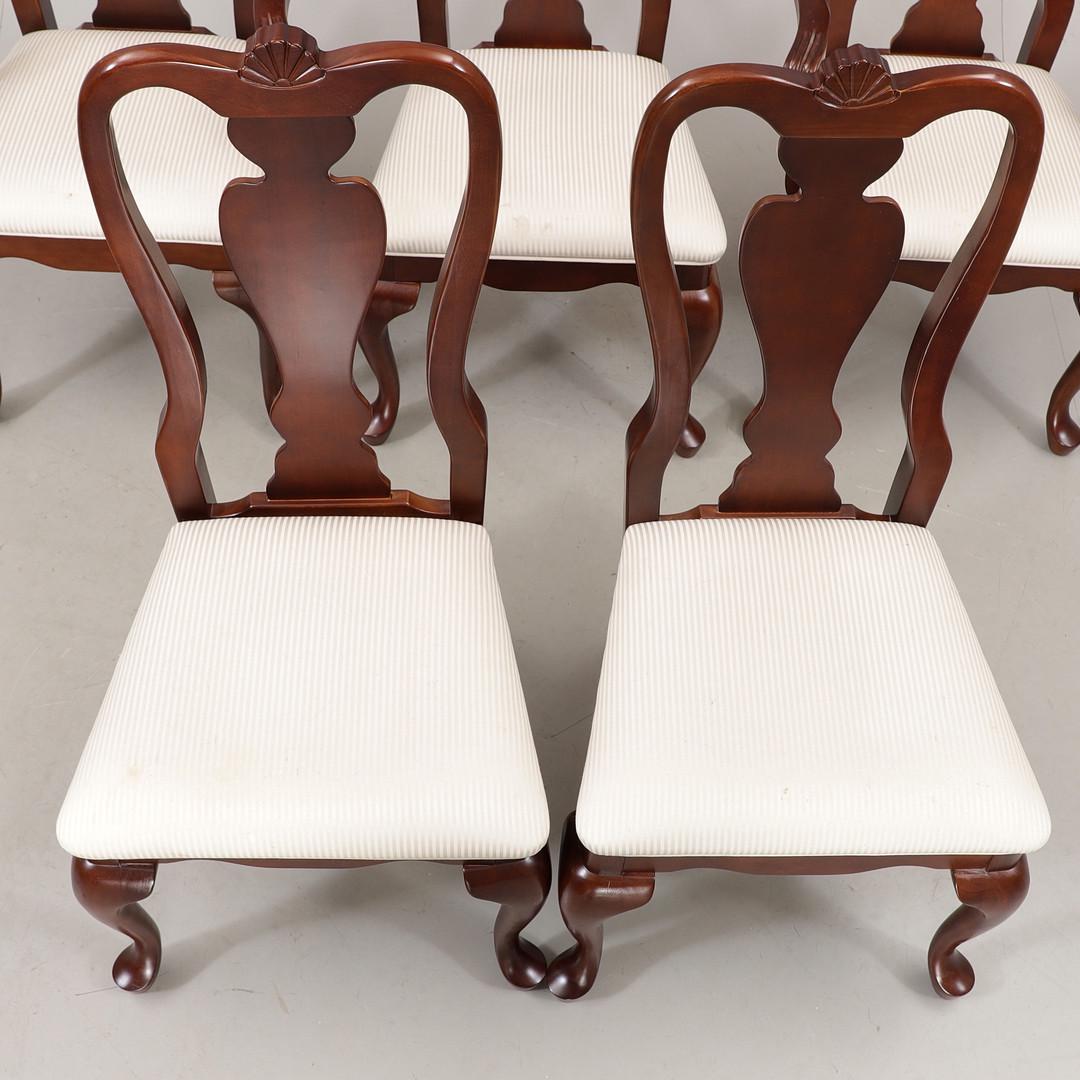 Vintage Solid Mahogany Queen Anne Dining Set • 6 Chairs + Extendable Table • Holiday Ready • Classic Dining Room Furniture with cream upholstery