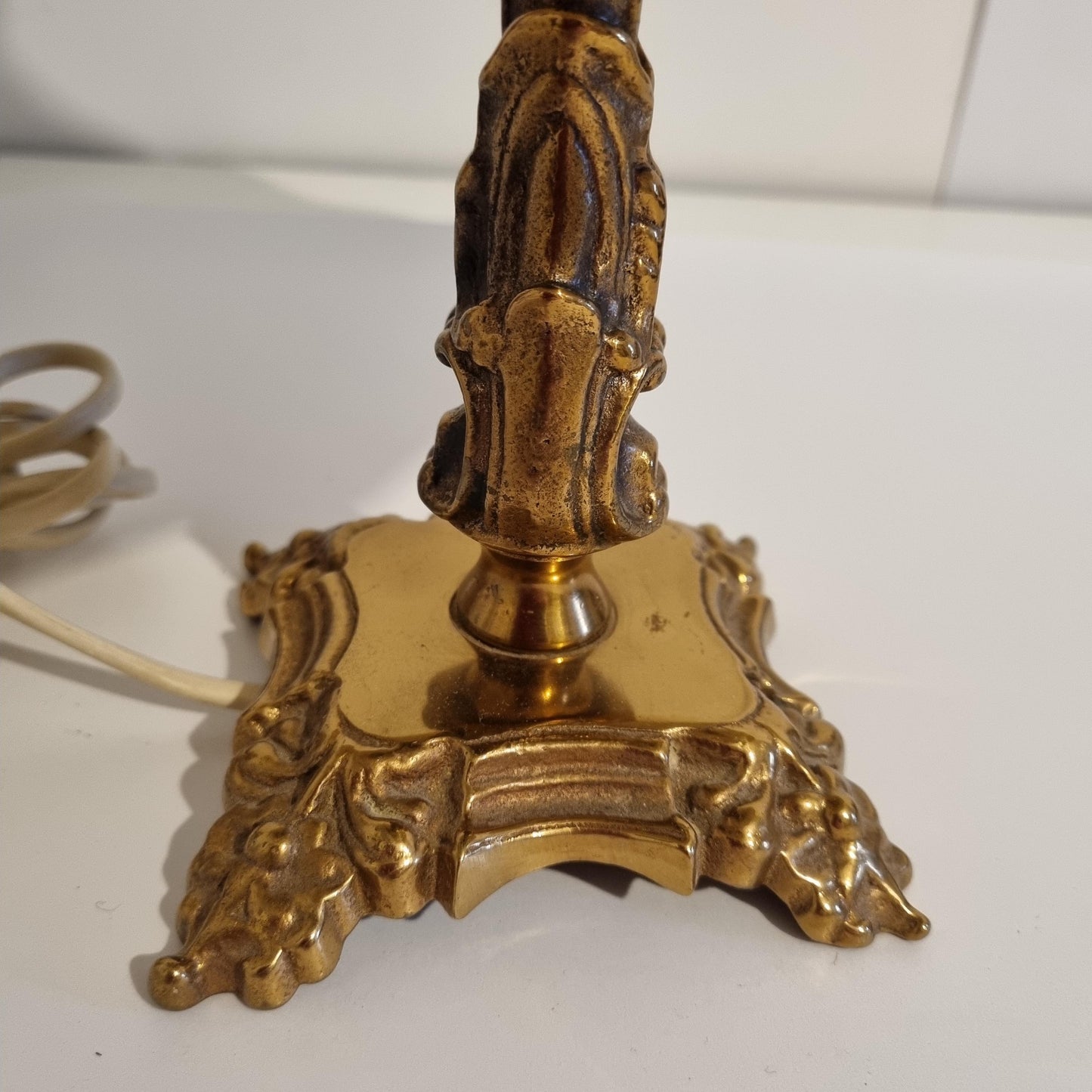 Vintage brass table lamp with pleated shade – ornate baroque style lighting, original piece detailed base close-up