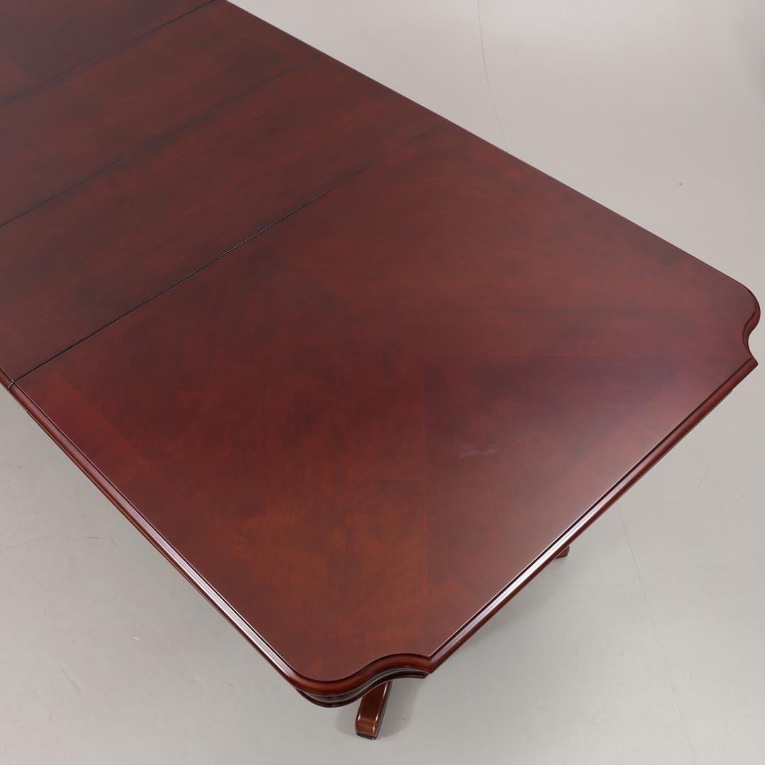 Vintage Mahogany Queen Anne Dining Set Extendable Table, 6 Chairs showing rich wood grain and elegant curved edge design.