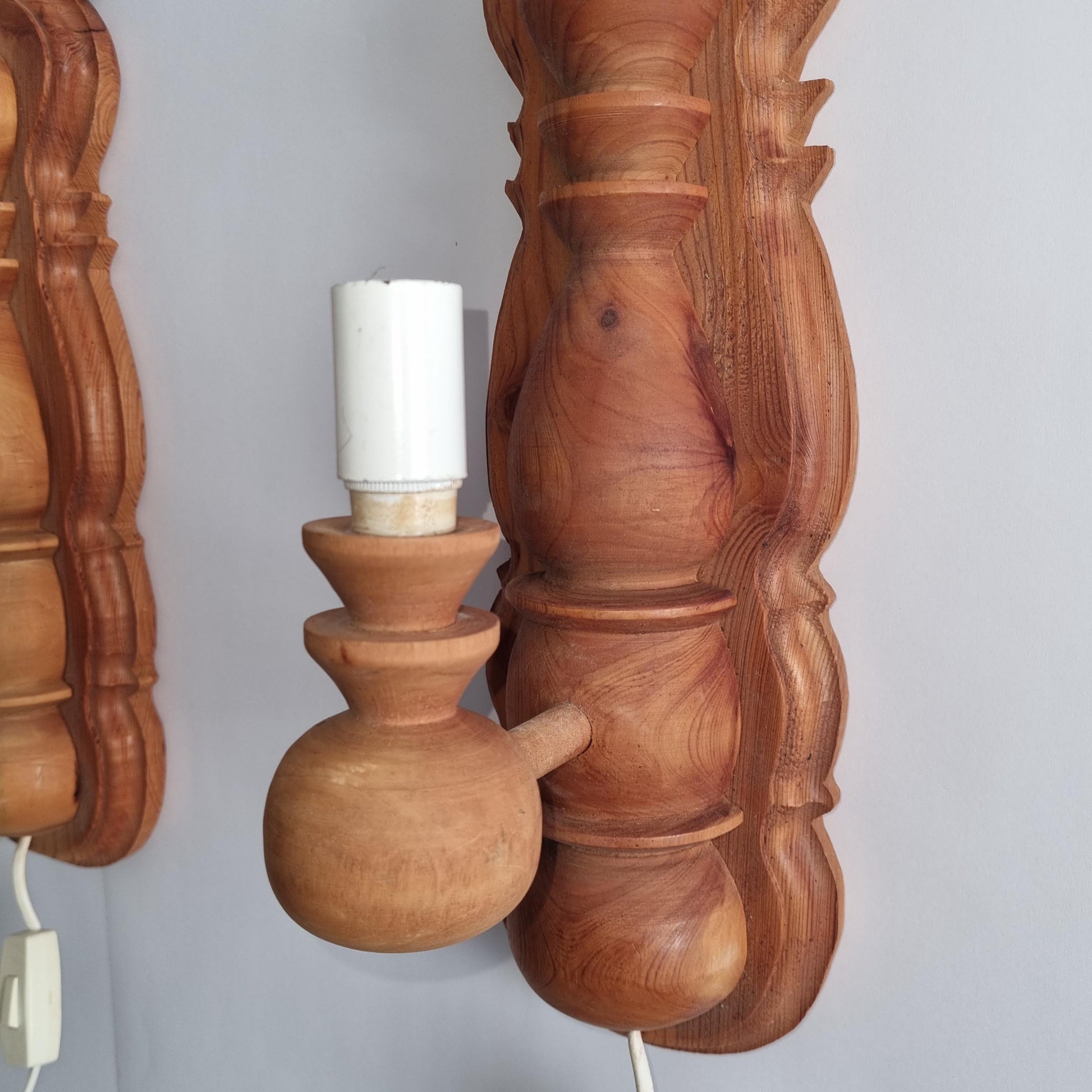 Vintage Pine Wood Wall Sconces – Scandinavian Retro Lamp Pair, 1970s, authentic vintage with timeless charm and mid-century modern style.