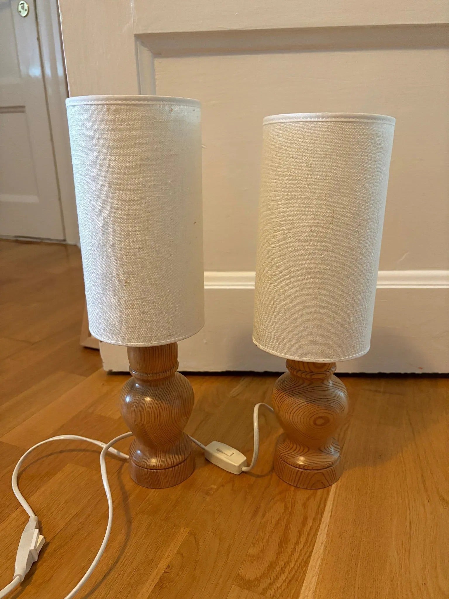 Mid-Century Modern Pine Table Lamps – Scandinavian Wood Nightstand Lights, Pair, authentic vintage, timeless charm.