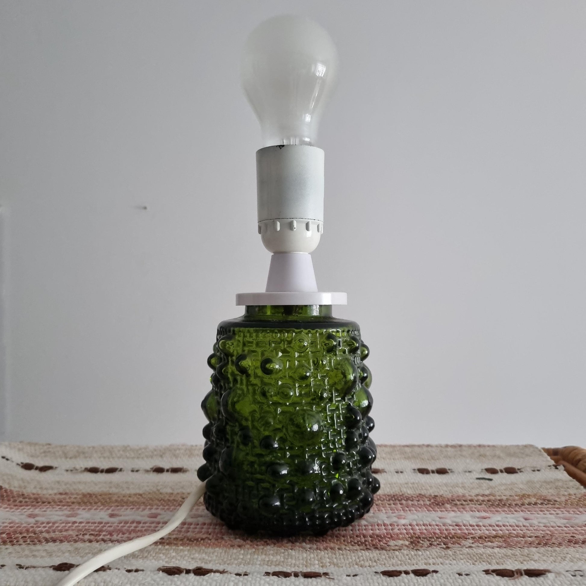 Mid-Century Modern Art Glass Table Lamp – Fåglavik, Sweden, 1970s with textured green glass base and exposed bulb
