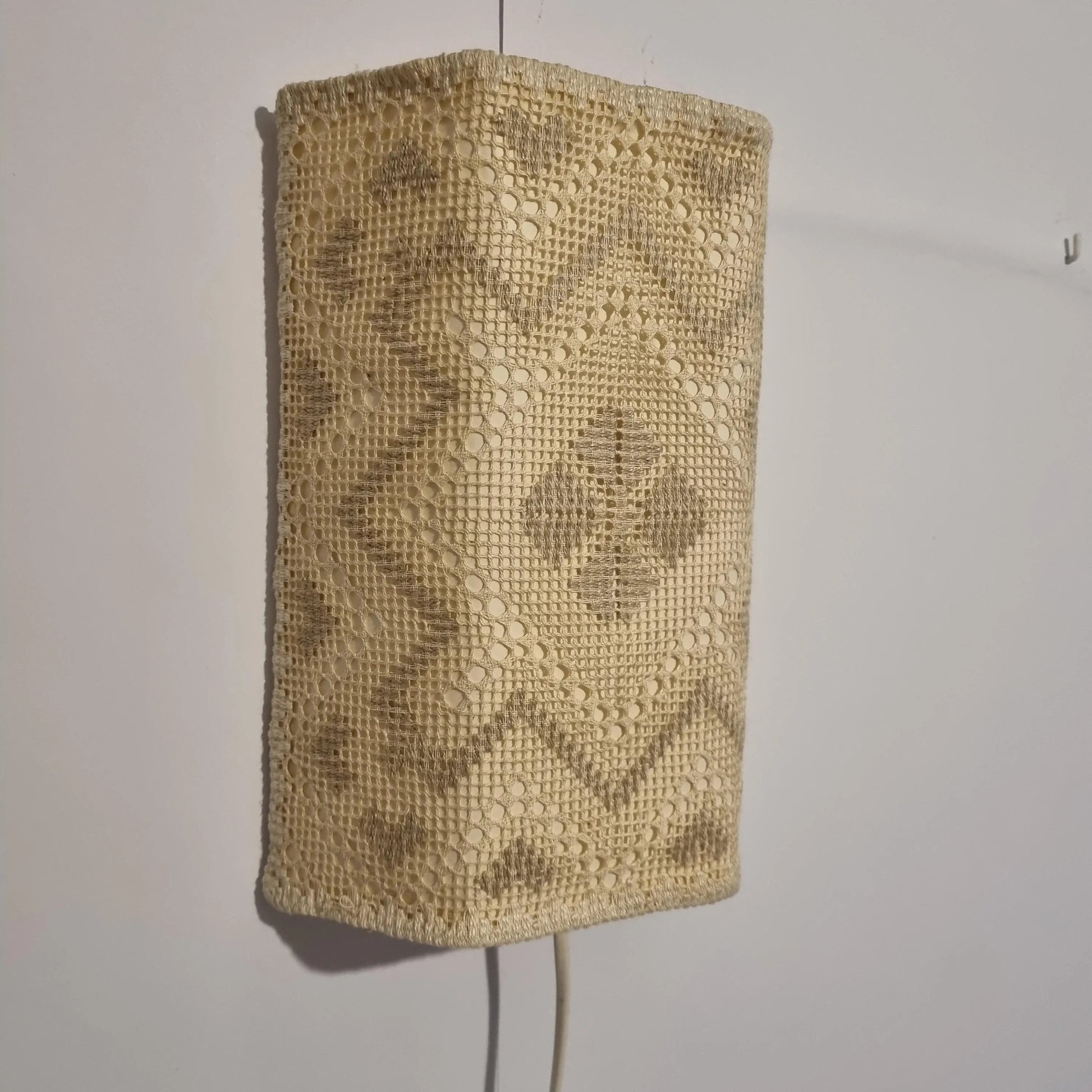Vintage Swedish Crochet Wall Sconce – Mid-Century Boho Plug-In Lamp with authentic vintage charm and timeless Scandinavian style