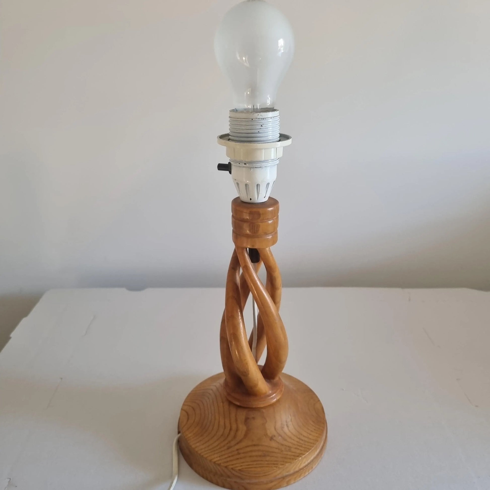 Mid-Century Modern Oak Table Lamp – Handmade Twisted Base, White Shade, 1960s, authentic vintage, timeless charm