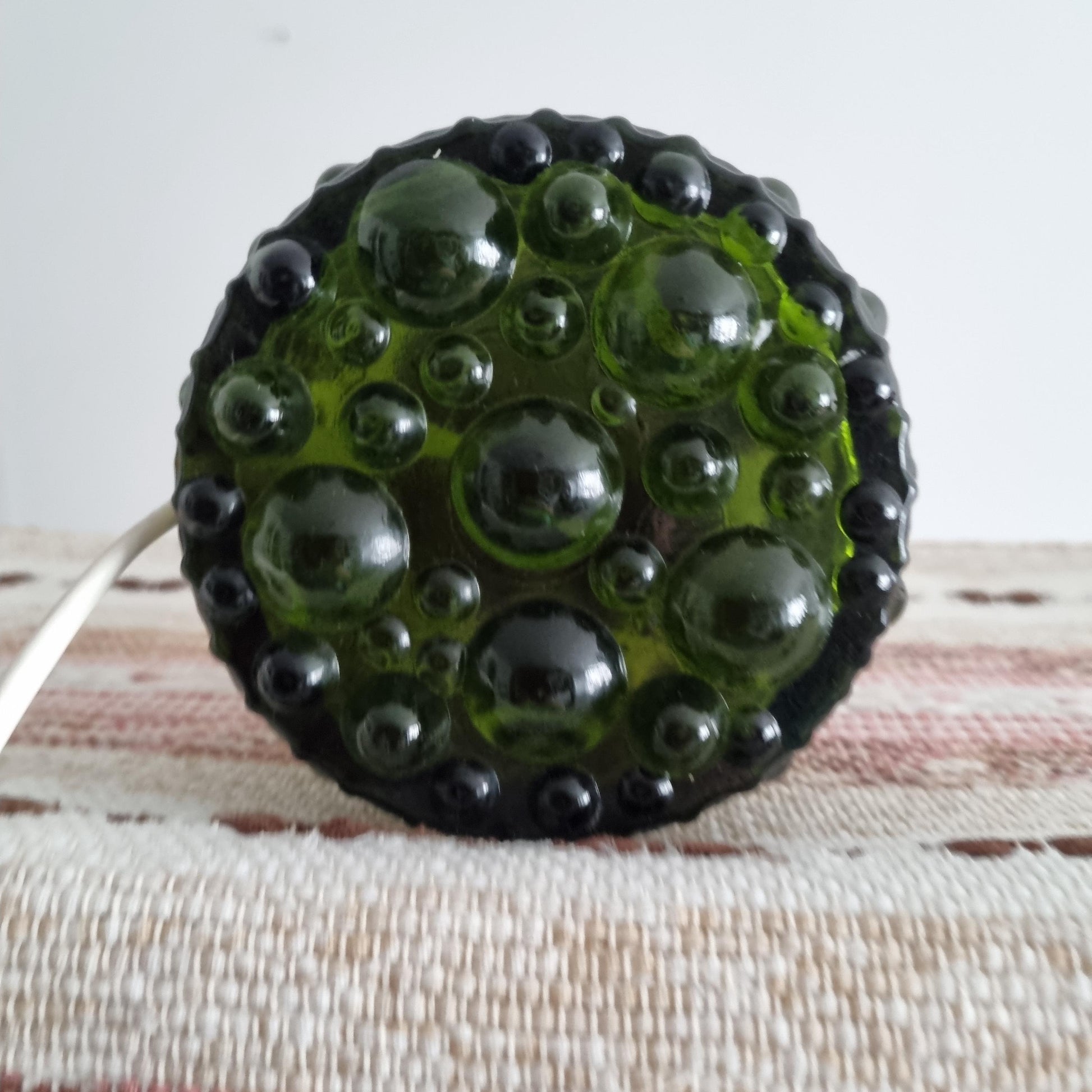 Mid-Century Modern Art Glass Table Lamp – Fåglavik, Sweden, 1970s with textured green glass design