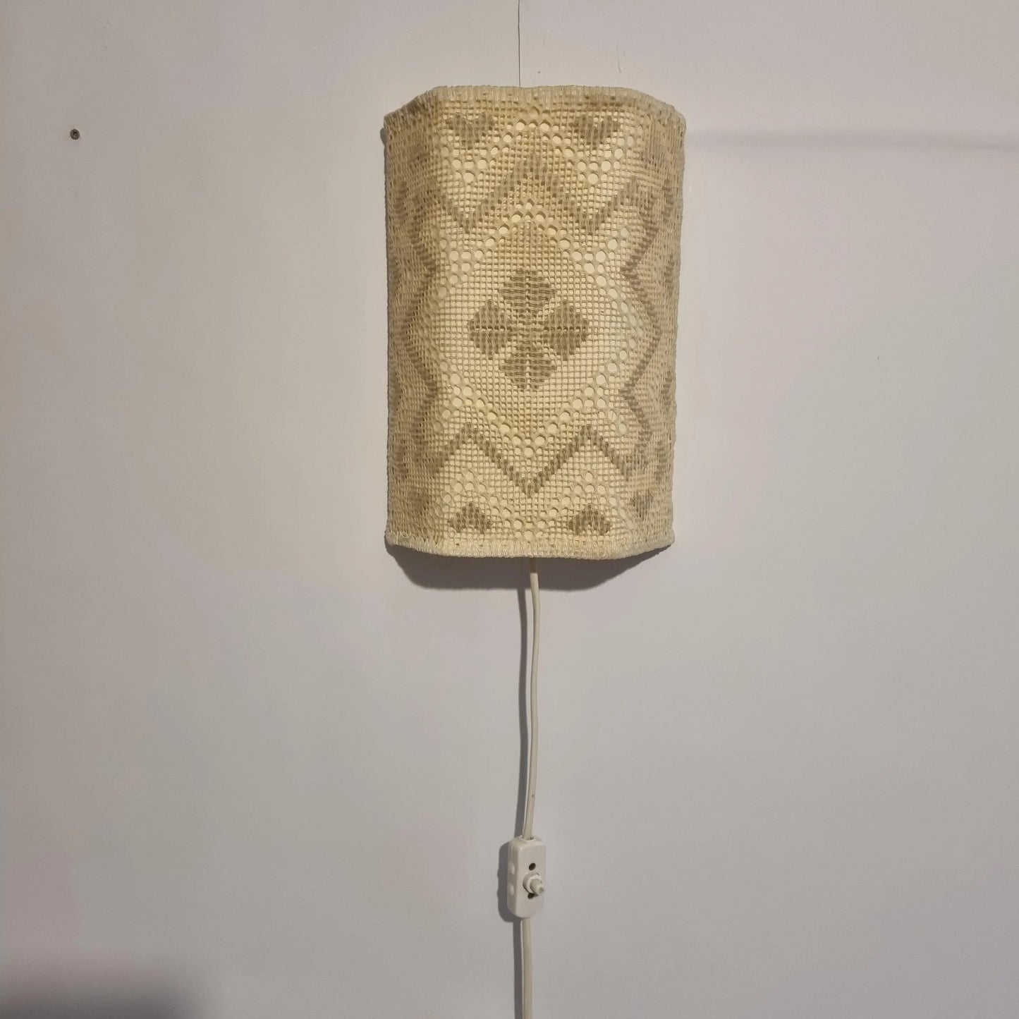 Vintage Swedish Crochet Wall Sconce – Mid-Century Boho Plug-In Lamp showcasing authentic vintage timeless charm in Scandinavian style.