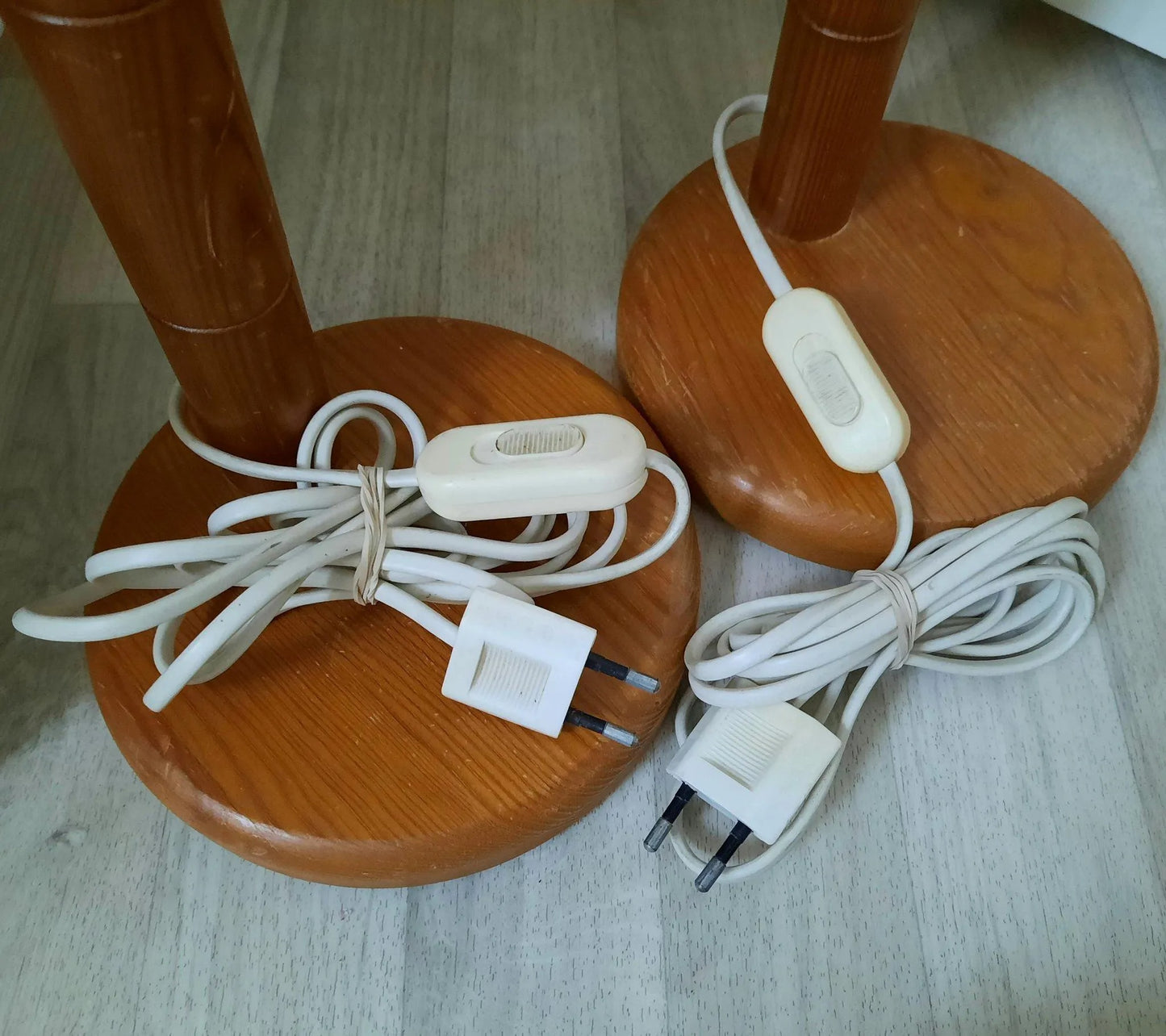 Vintage SOLBACKEN Pine Table Lamps – Mid-Century Scandinavian Bedside Lights, Pair with authentic vintage charm and timeless design.