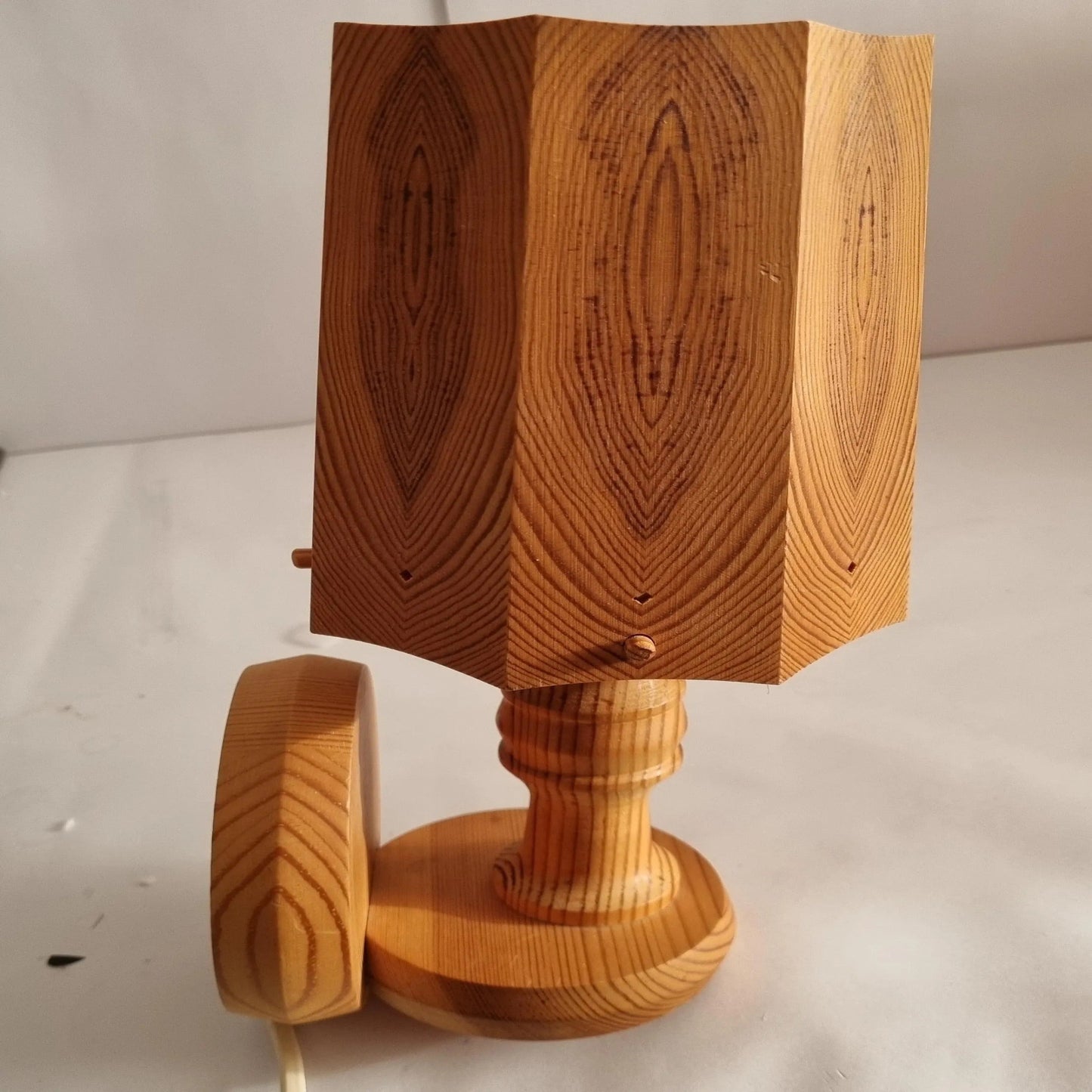 Vintage Scandinavian Pine Wall Light – Handmade Swedish Wooden Sconce, 1970s, authentic vintage piece with timeless charm in mid-century modern style.