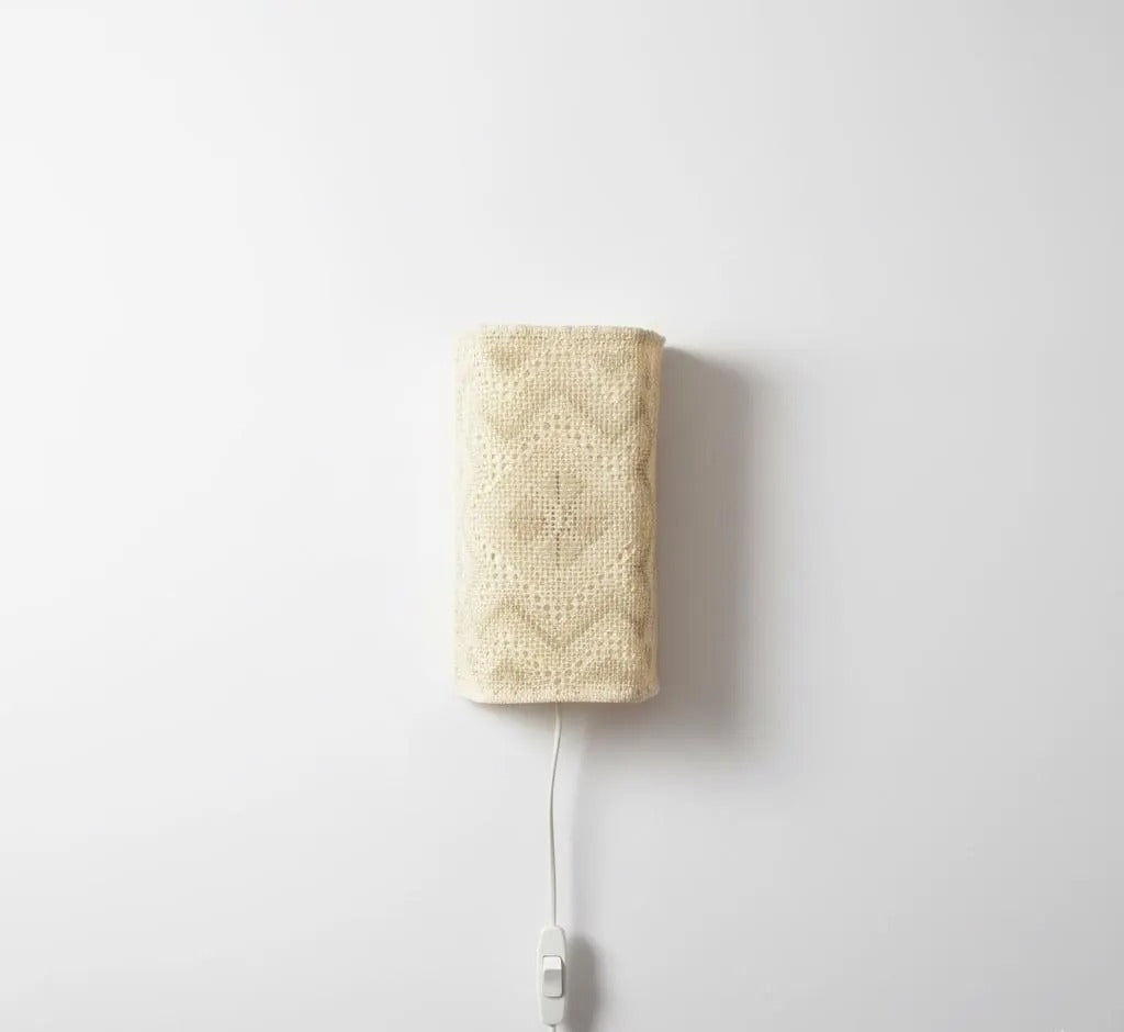 Vintage Swedish Crochet Wall Sconce – Mid-Century Boho Plug-In Lamp with authentic vintage charm in Scandinavian style.