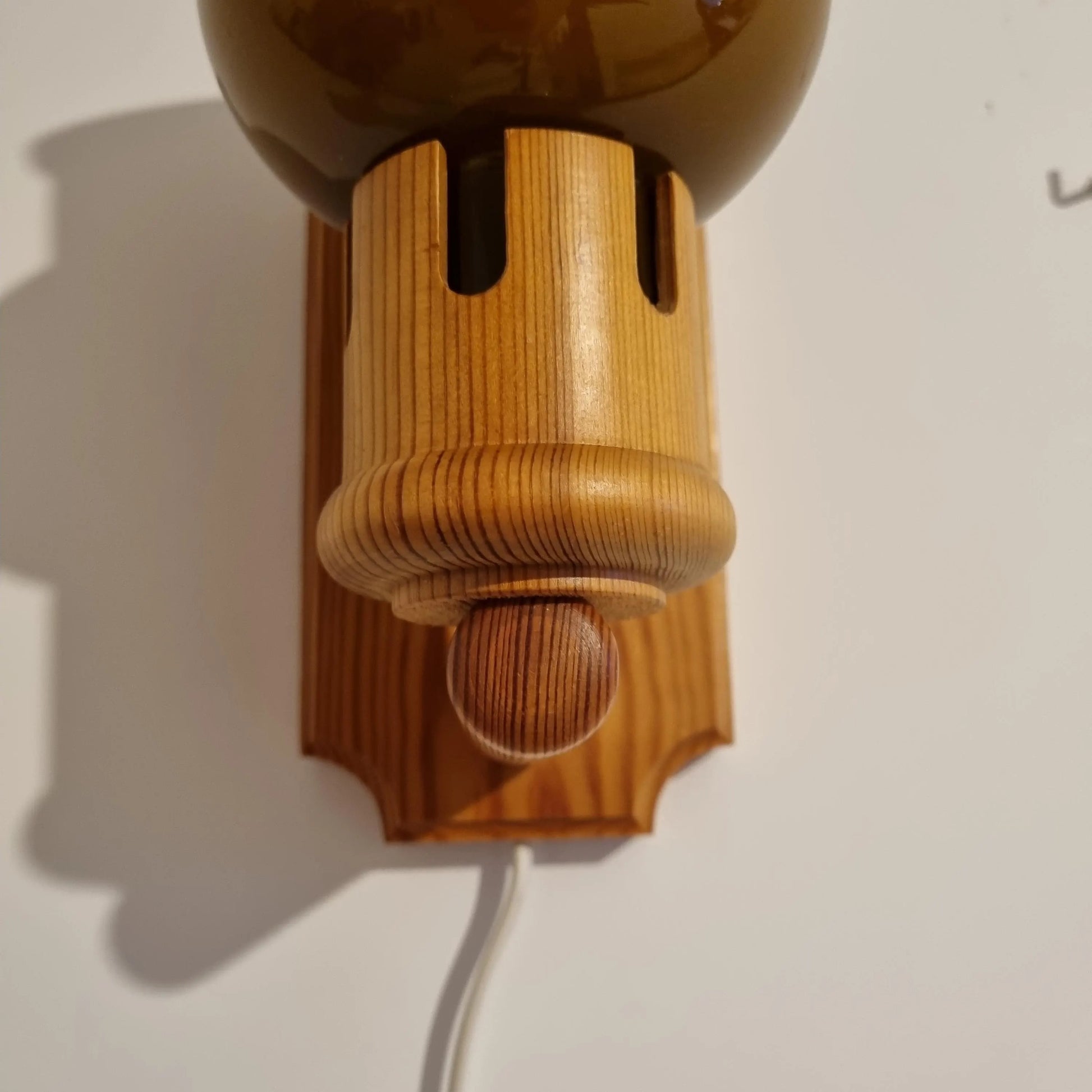 Vintage Marksöjd Boda Wall Lamp – Scandinavian Mid-Century Pine & Cased Glass, 1970s, authentic vintage, timeless charm