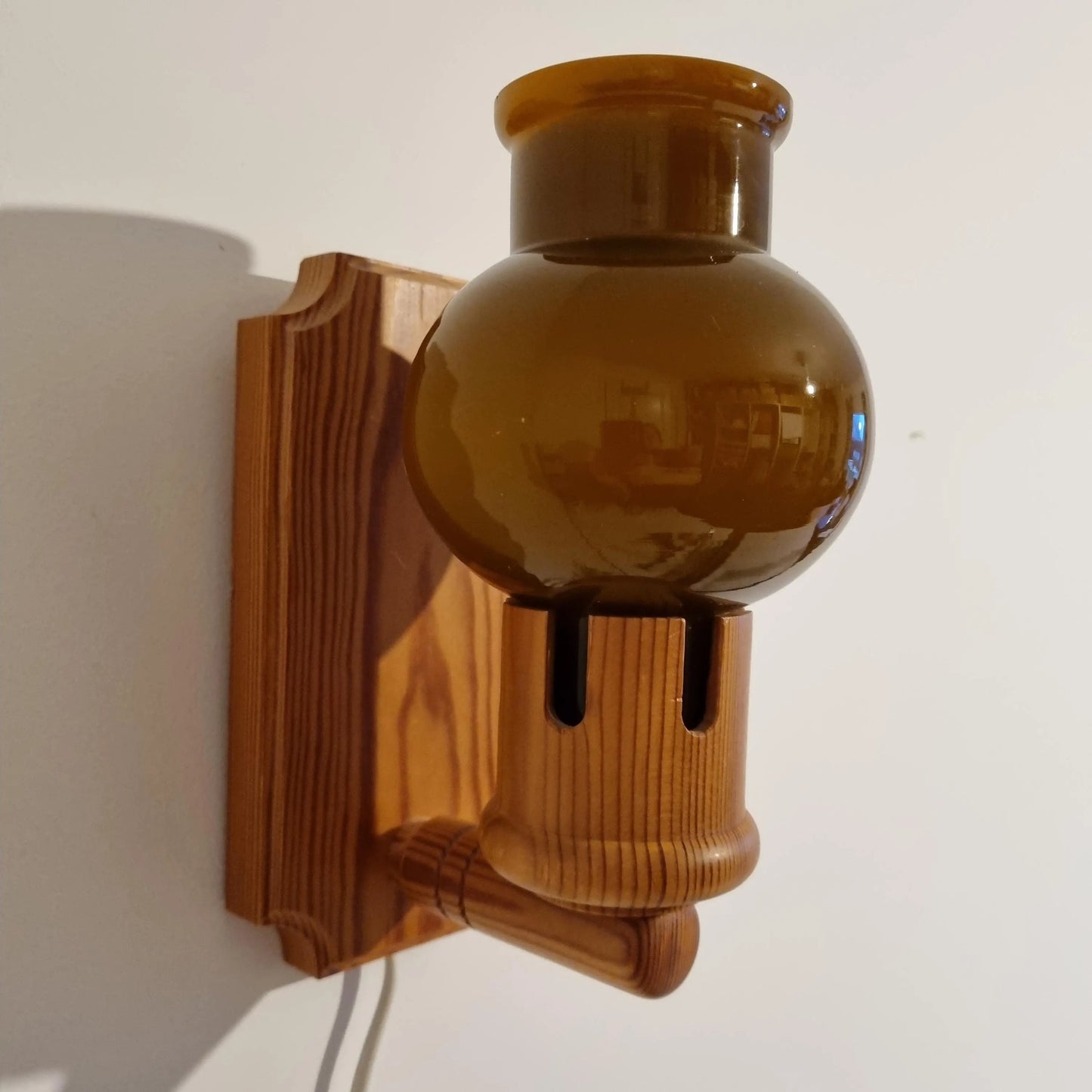 Vintage Marksöjd Boda Wall Lamp – Scandinavian Mid-Century Pine & Cased Glass, 1970s, authentic vintage, timeless charm
