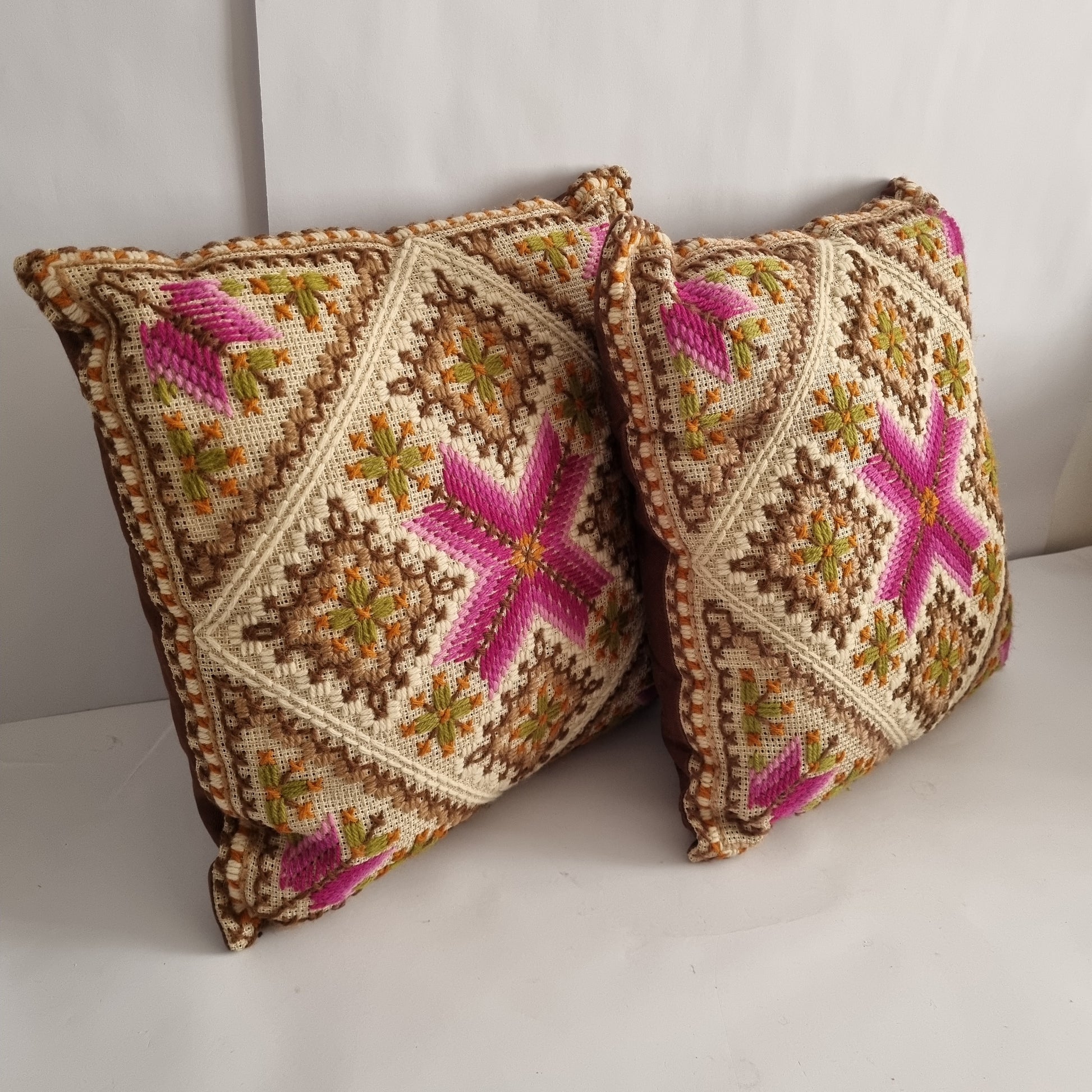 Vintage Needlepoint Cushion Pair – Scandinavian Cross-Stitch, 33×33 cm with authentic vintage charm and timeless Scandinavian mid-century design.