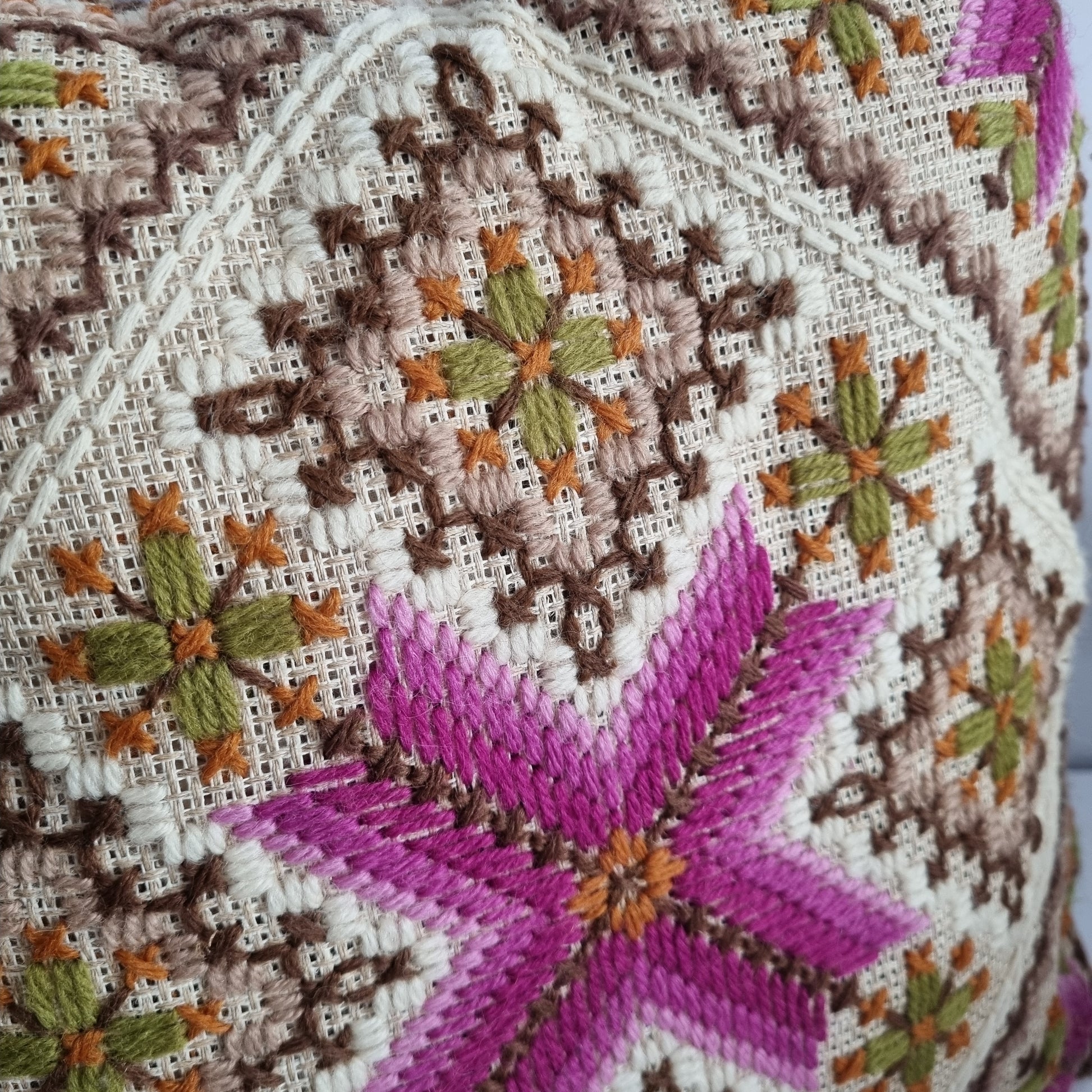 Vintage Needlepoint Cushion Pair – Scandinavian Cross-Stitch, 33×33 cm with authentic vintage charm and timeless Scandinavian mid-century design.