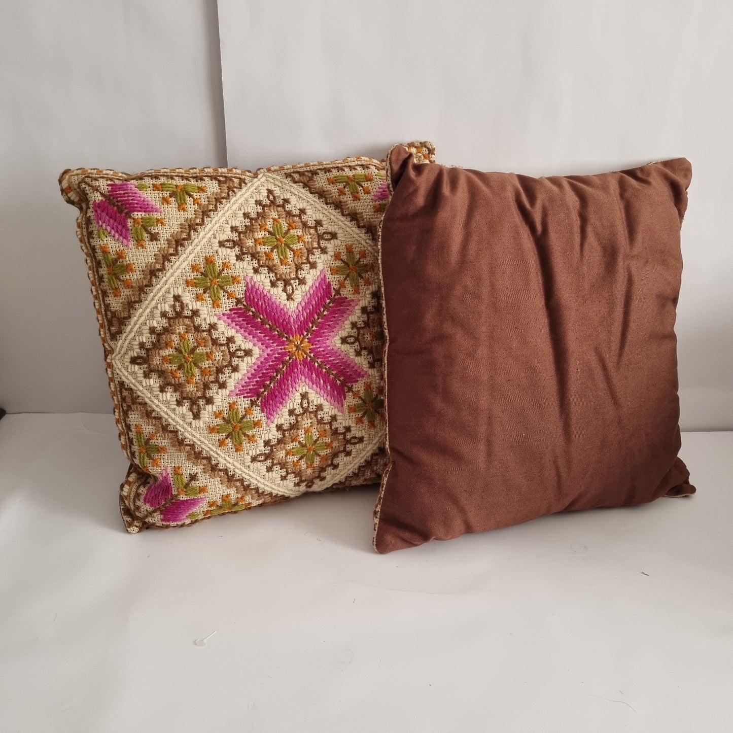 Vintage Needlepoint Cushion Pair – Scandinavian Cross-Stitch, 33×33 cm, authentic vintage with timeless charm and mid-century modern style.
